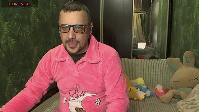 Snapshot of DanielOhCool chatting on 01.17.25 DanielOhCool online show from 01.17.25