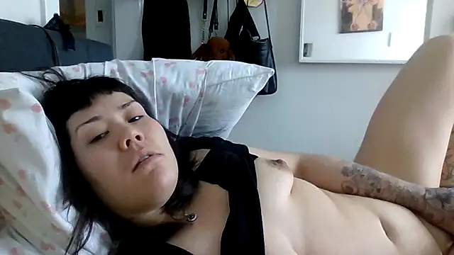 Snapshot of missemi chatting on 02.22.26 missemi online show from 02.22.26