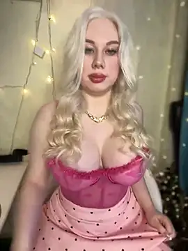 LaraHollywood online show from 02.15.25