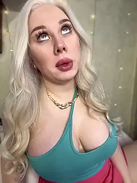 LaraHollywood online show from 02.19.25