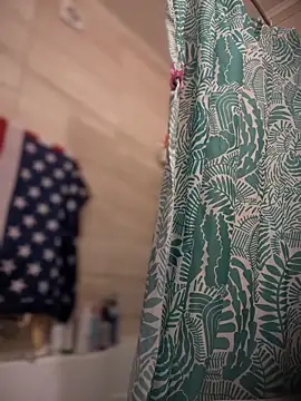 LaraHollywood online show from 09.30.25