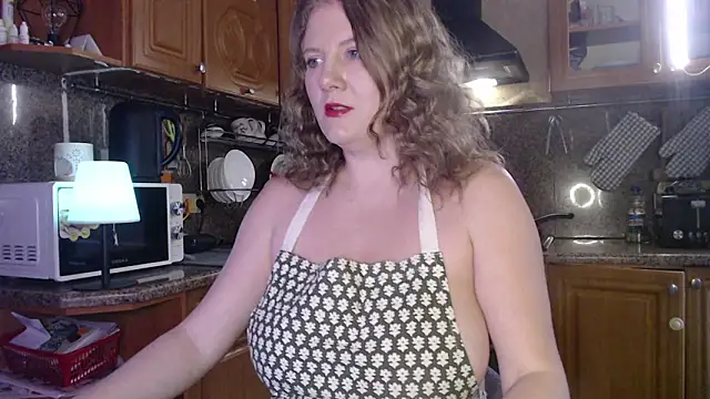 Snapshot of LizaCakes chatting on 02.27.25 LizaCakes online show from 02.27.25