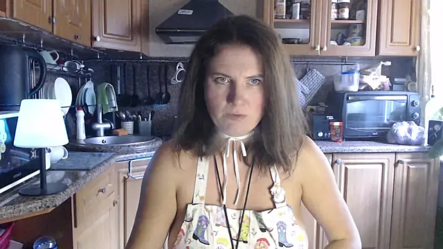 Snapshot of LizaCakes chatting on 09.18.25 LizaCakes online show from 09.18.25