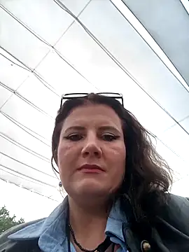 Snapshot of LizaCakes chatting on 09.19.25 LizaCakes online show from 09.19.25