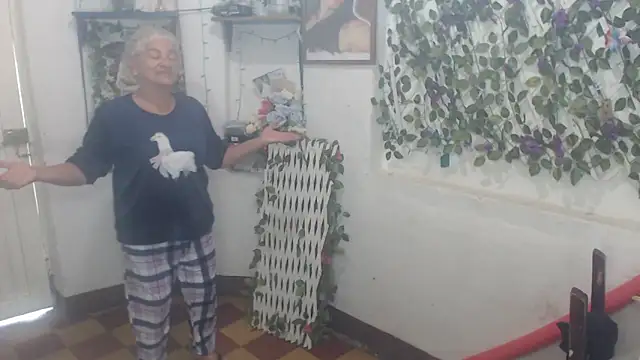 FunnyGrandma online show from 12.03.25