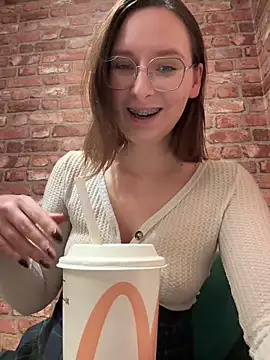 The Snowwhitee online show from 11.22.25