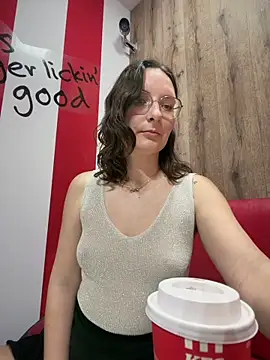 The Snowwhitee online show from 04.18.26