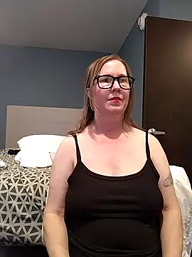 Snapshot of SweetandNaughty1 chatting on 10.20.25 SweetandNaughty1 online show from 10.20.25