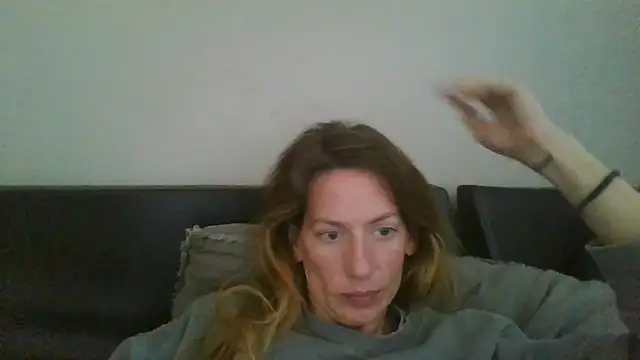 Snapshot of Rhodesxox chatting on 11.05.25 Rhodesxox online show from 11.05.25