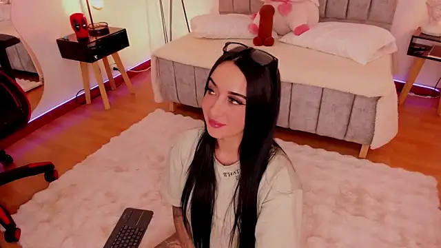 EmmyEvans1 online show from 12.31.24