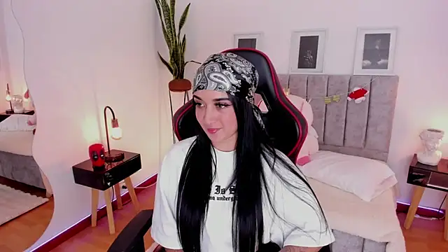 EmmyEvans1 online show from 01.03.25