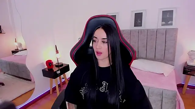 EmmyEvans1 online show from 01.07.25