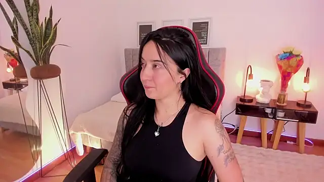 EmmyEvans1 online show from 02.28.25