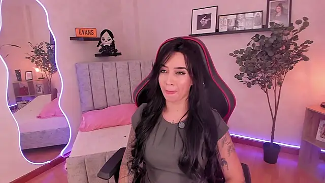 EmmyEvans1 online show from 09.10.25