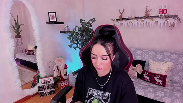 EmmyEvans1 online show from 11.23.25