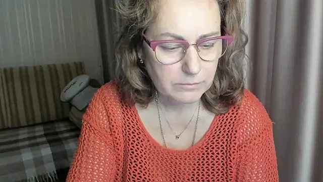 lauraoven online show from 01.11.25