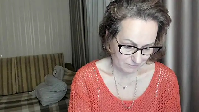 lauraoven online show from 02.01.25