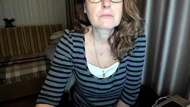 lauraoven online show from 11.23.25