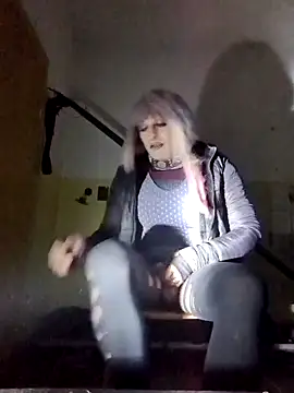 dwtmelina1979 online show from 12.22.25