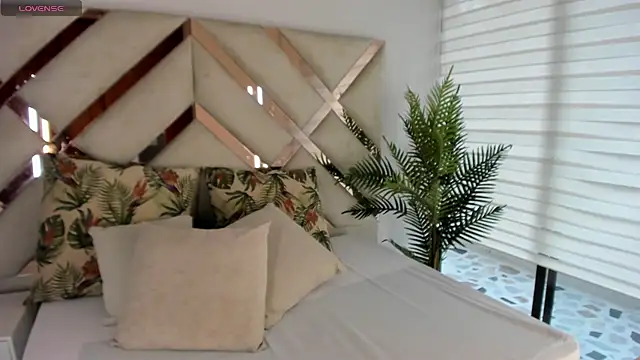 tati saldarriaga online show from 10.16.25