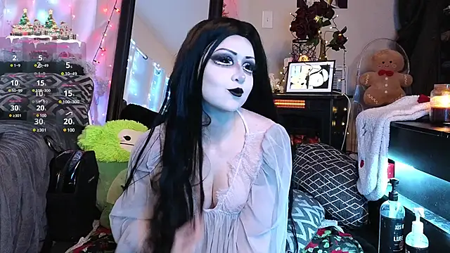 Snapshot of Ivey_and_James chatting on 12.12.24 Ivey and James online show from 12.12.24