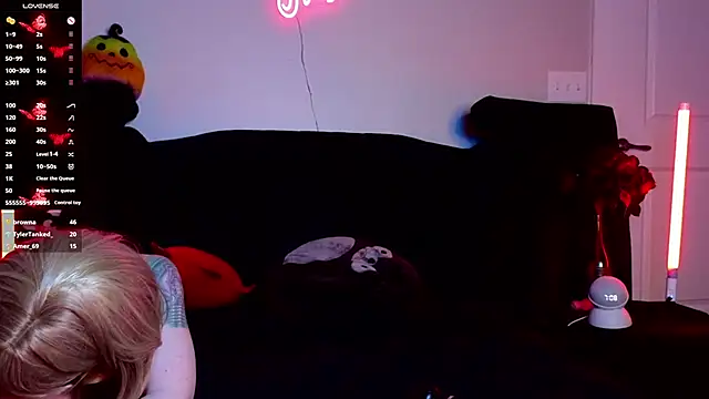 Snapshot of Ivey_and_James chatting on 03.12.25 Ivey and James online show from 03.12.25