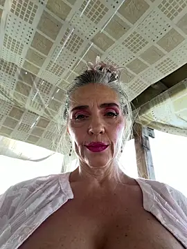 Snapshot of Alimela chatting on 06.27.26 Alimela online show from 06.27.26
