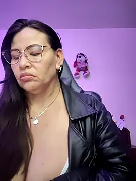 esmeralda milf online show from 03.18.26