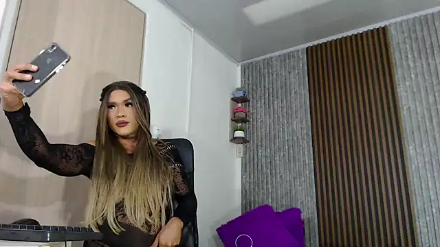 SARA TS FOX online show from 12.18.24