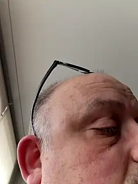 Snapshot of Bibear197511 chatting on 10.16.25 Bibear197511 online show from 10.16.25