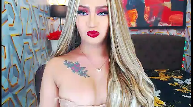 Snapshot of KylieMaxwellCaulfield_TS chatting on 12.11.24 KylieMaxwellCaulfield TS online show from 12.11.24