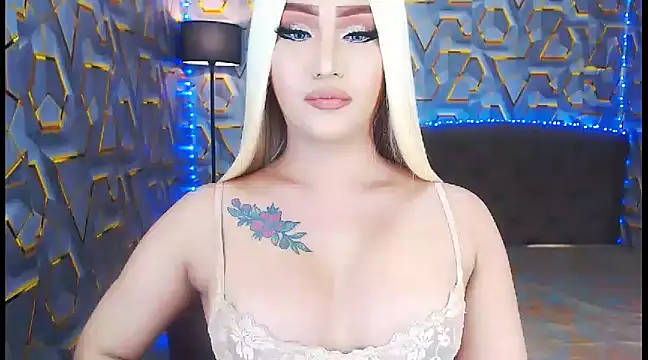 Snapshot of KylieMaxwellCaulfield_TS chatting on 01.24.25 KylieMaxwellCaulfield TS online show from 01.24.25