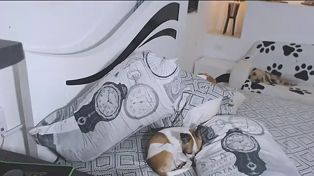 Snapshot of yina-rosse chatting on 03.17.25 yina-rosse online show from 03.17.25