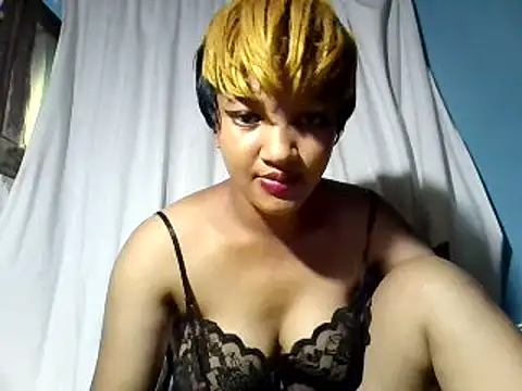 Snapshot of AVRILA chatting on 03.04.25 AVRILA online show from 03.04.25