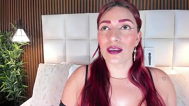 Snapshot of naughty_flower18 chatting on 10.23.25 naughty flower18 online show from 10.23.25