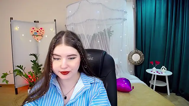 NicoleFoxery online show from 02.13.25