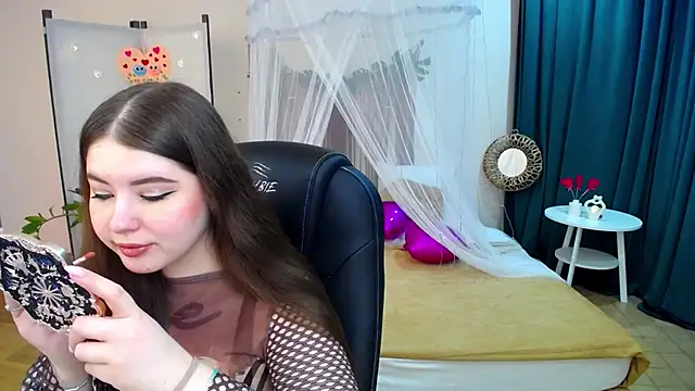 NicoleFoxery online show from 02.18.25