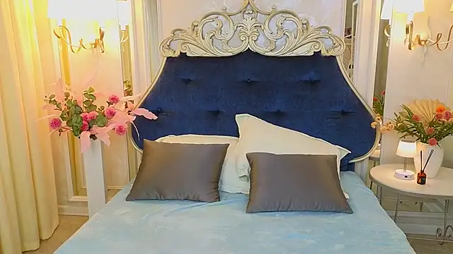 Snapshot of Ariana_Petite chatting on 05.15.26 Ariana Petite online show from 05.15.26