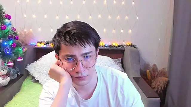 Snapshot of Yumi_steve chatting on 12.14.24 Yumi steve online show from 12.14.24