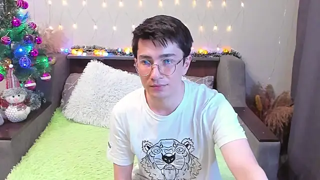 Snapshot of Yumi_steve chatting on 12.15.24 Yumi steve online show from 12.15.24