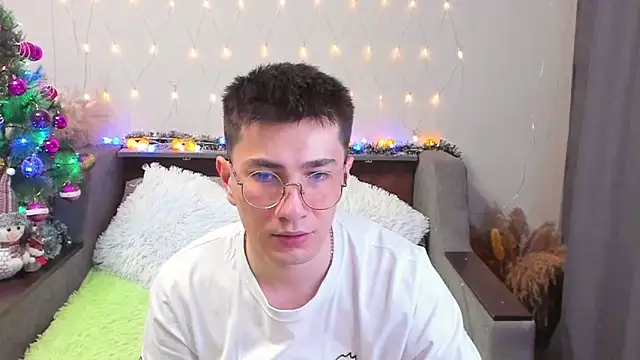 Snapshot of Yumi_steve chatting on 12.20.24 Yumi steve online show from 12.20.24