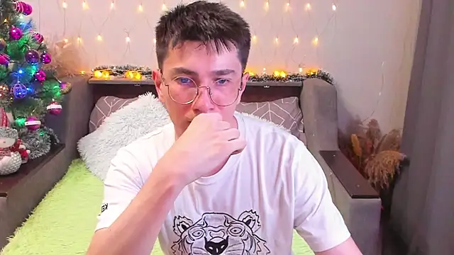 Snapshot of Yumi_steve chatting on 12.27.24 Yumi steve online show from 12.27.24