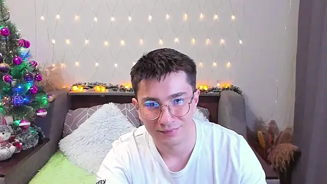 Snapshot of Yumi_steve chatting on 12.28.24 Yumi steve online show from 12.28.24