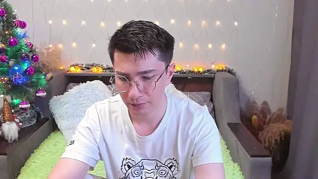 Snapshot of Yumi_steve chatting on 01.05.25 Yumi steve online show from 01.05.25