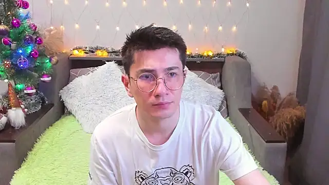 Snapshot of Yumi_steve chatting on 01.05.25 Yumi steve online show from 01.05.25