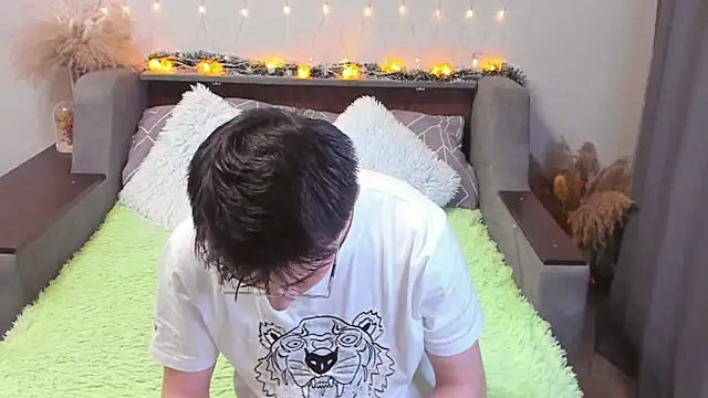 Snapshot of Yumi_steve chatting on 01.12.25 Yumi steve online show from 01.12.25