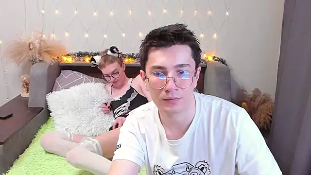 Snapshot of Yumi_steve chatting on 03.16.25 Yumi steve online show from 03.16.25