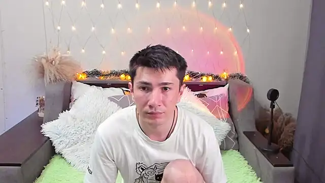 Snapshot of Yumi_steve chatting on 09.09.25 Yumi steve online show from 09.09.25