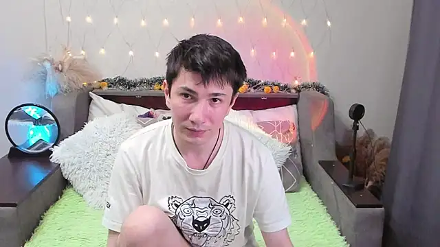 Snapshot of Yumi_steve chatting on 10.07.25 Yumi steve online show from 10.07.25