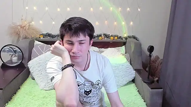 Snapshot of Yumi_steve chatting on 10.30.25 Yumi steve online show from 10.30.25